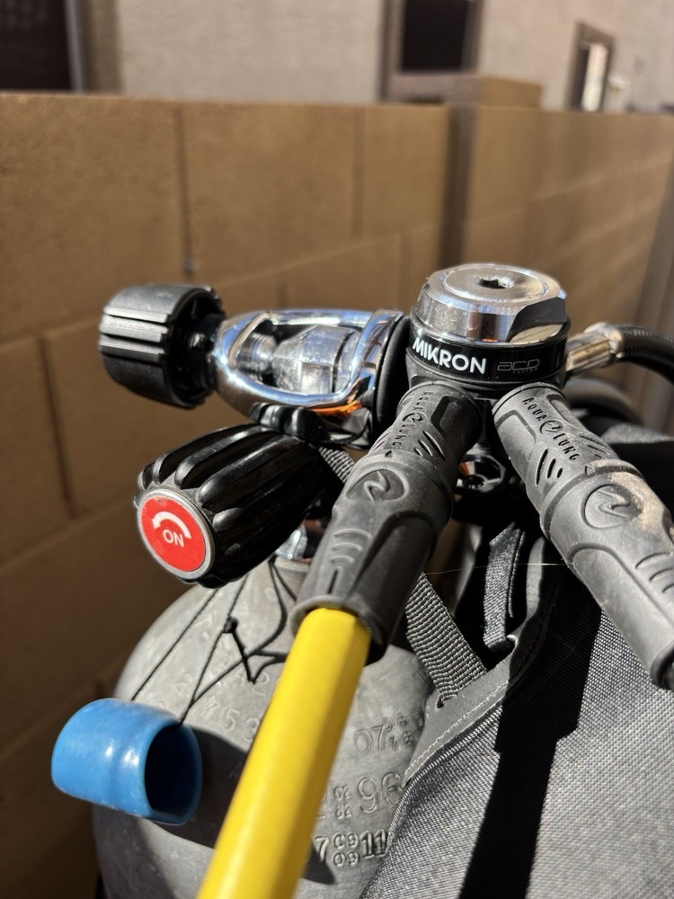 Aqua Lung Mikron Regulator with Octupus, Computer and SPG console SCUBA
