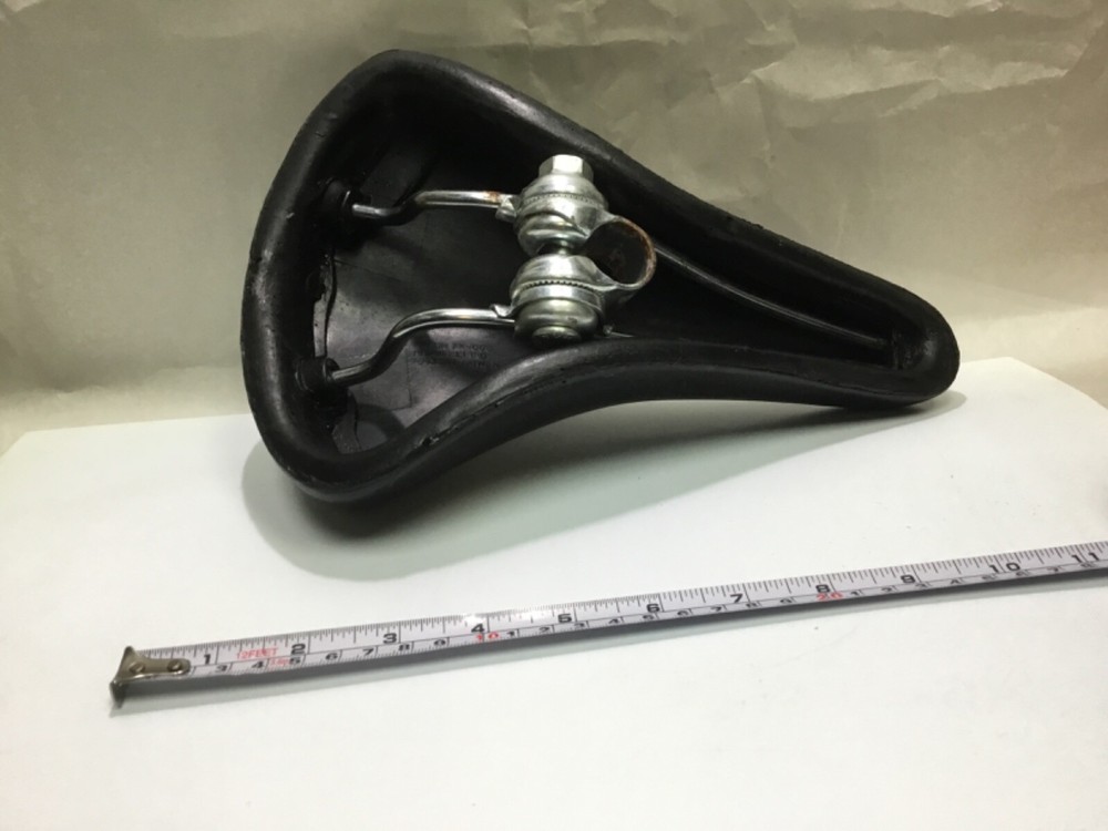 Akron Hsiang Li Saddle