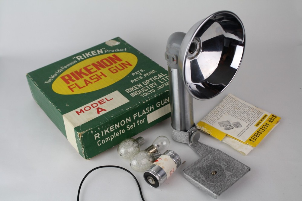 VINTAGE RIKENON FLASH GUN SET FOR CAMERA MODEL A