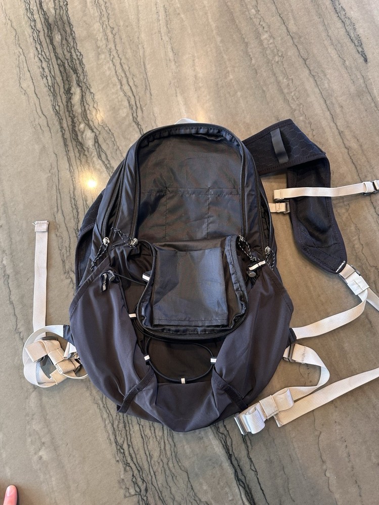 Nathan Crossover 10L Hydration Pack with Nathan Peak Hydration Waist Pack