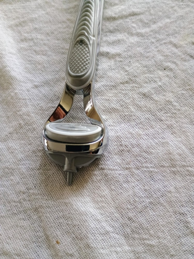 Pre Owned Gillette Proglide Fusion Razor Handle Silver