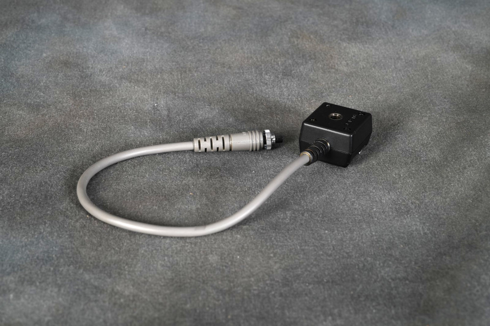 Nikon SK-E900 External Multi-Flash Bracket/Nikon AS-E900 Cable