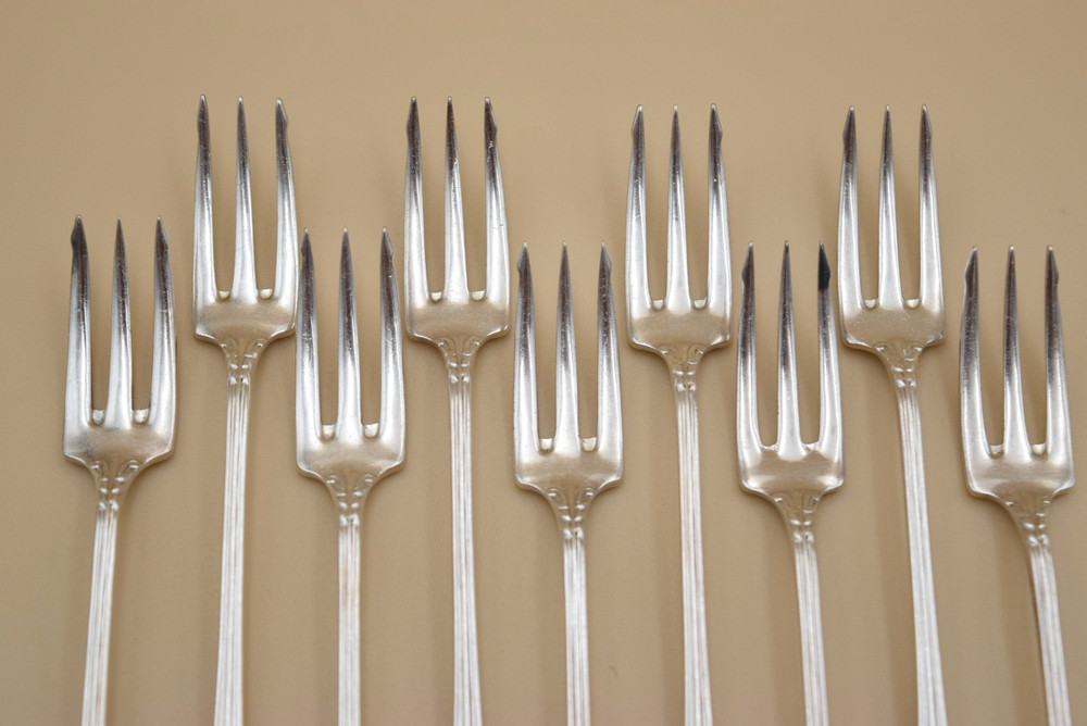 9 Cocktail Forks Holmes & Edwards Rolled Plate Flatware