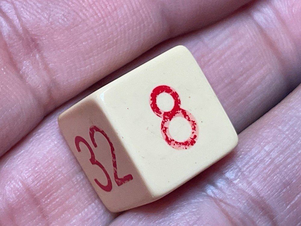 BAKELITE BACKGAMMON CUBE————B-4