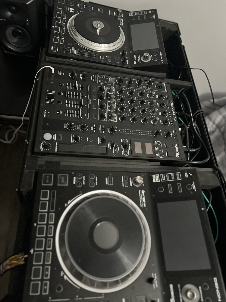 2 Denon SC5000 Prime & Denon X1800 Mixer
