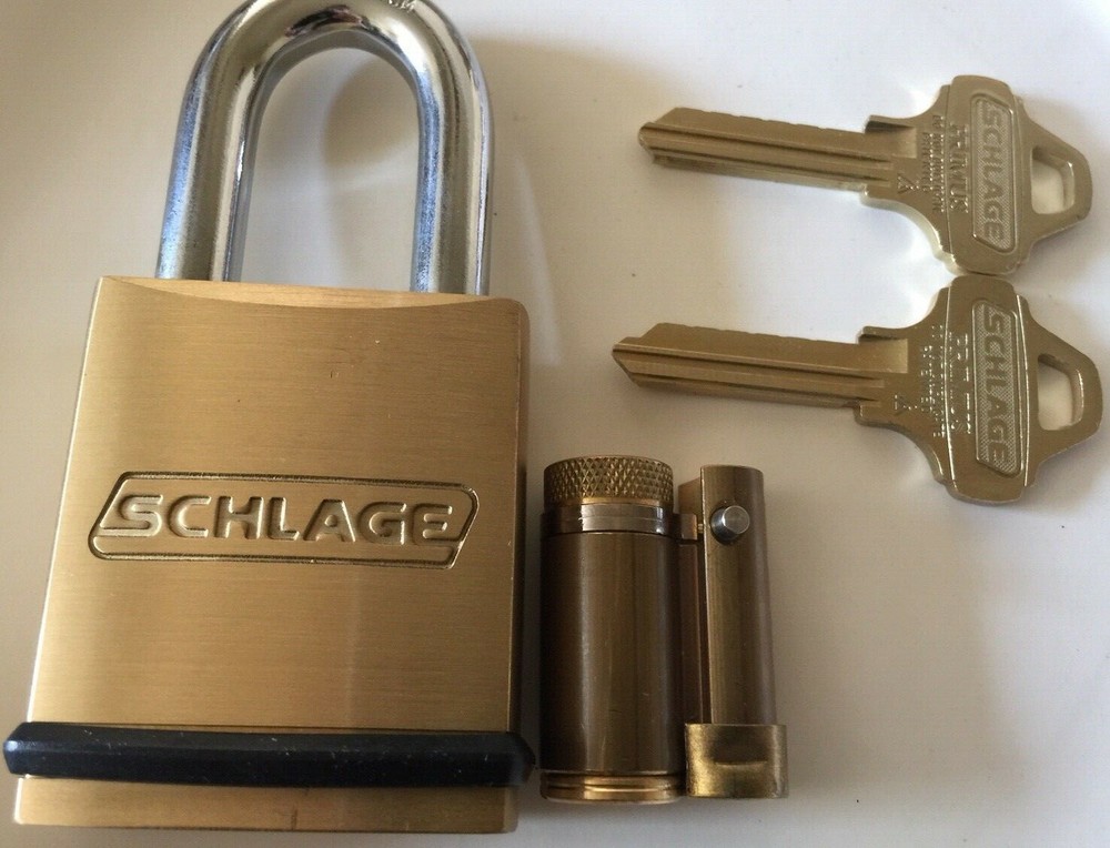 SCHLAGE PADLOCK with Everest Primus Full Size removable core cylinder (FSIC)