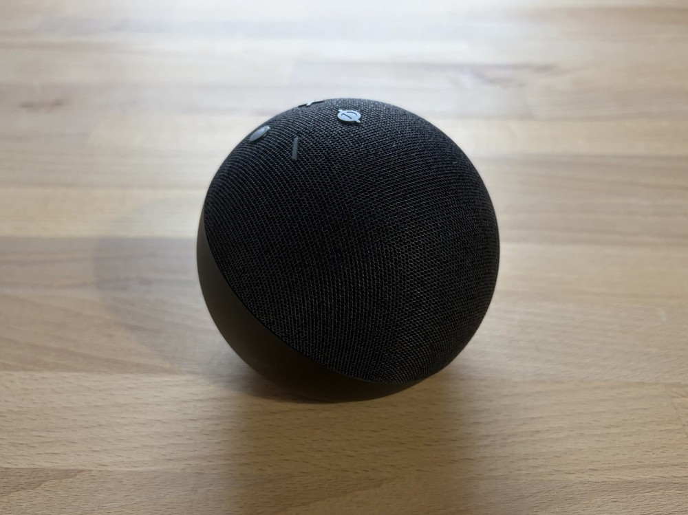 Amazon Echo Dot (4th Generation, Charcoal) w/ Charger [Pre-owned]