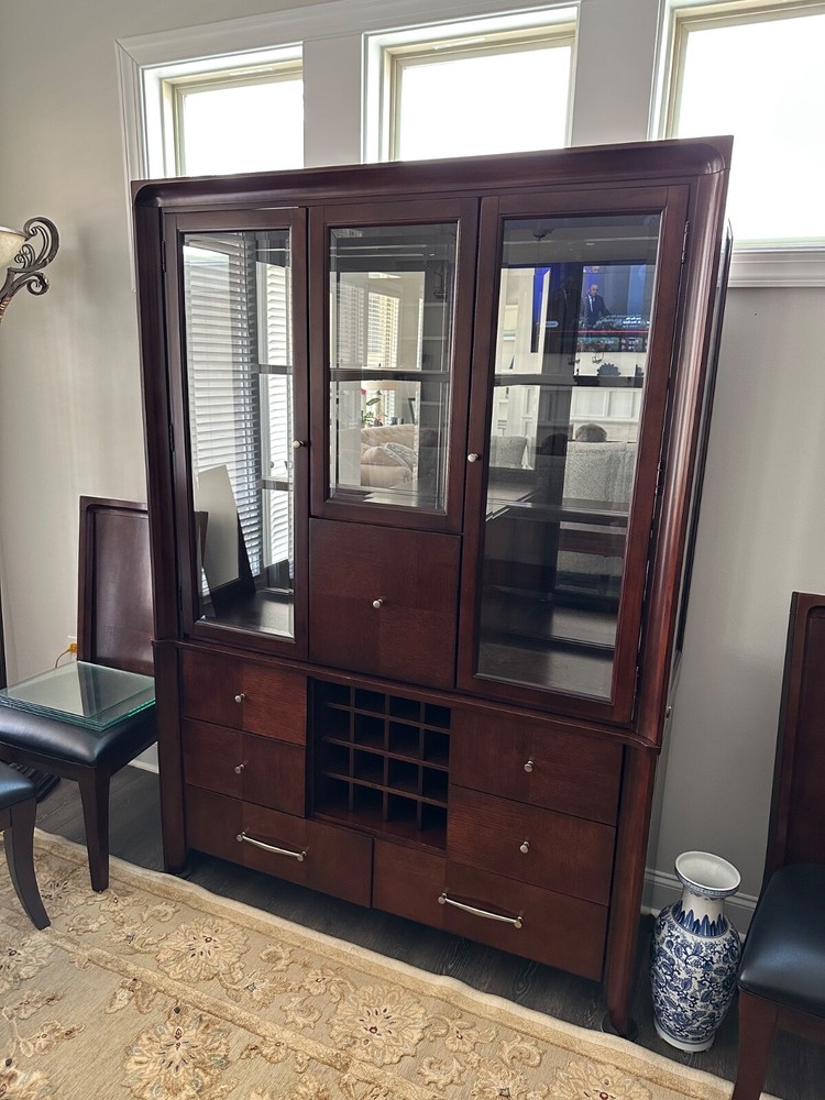 Dining table set for 6 With Extension Leaf Plus China Cabinet. USED