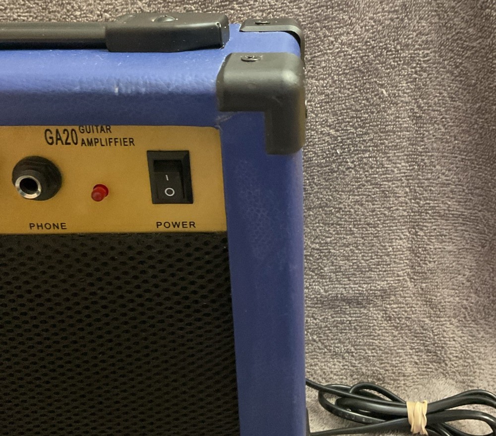 Master Play GA-20 Guitar Amplifier Cords Included