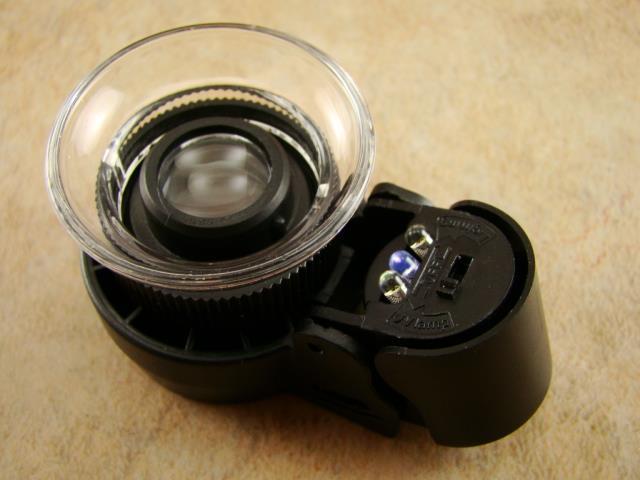 15 Power LED White & UV Lighted Magnifier w/Adjustable Focus -Ore & Minerial