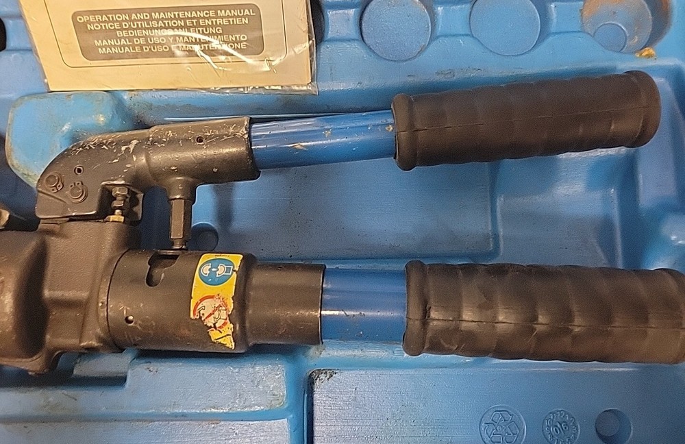 Cembre HT131-C Hydraulic Crimping Tool w/ Case