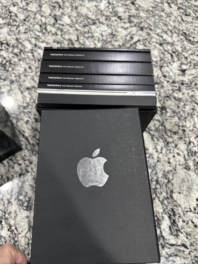 Apple Final Cut Studio 2 Editing Software Complete with Manuals & 9 Cd’s