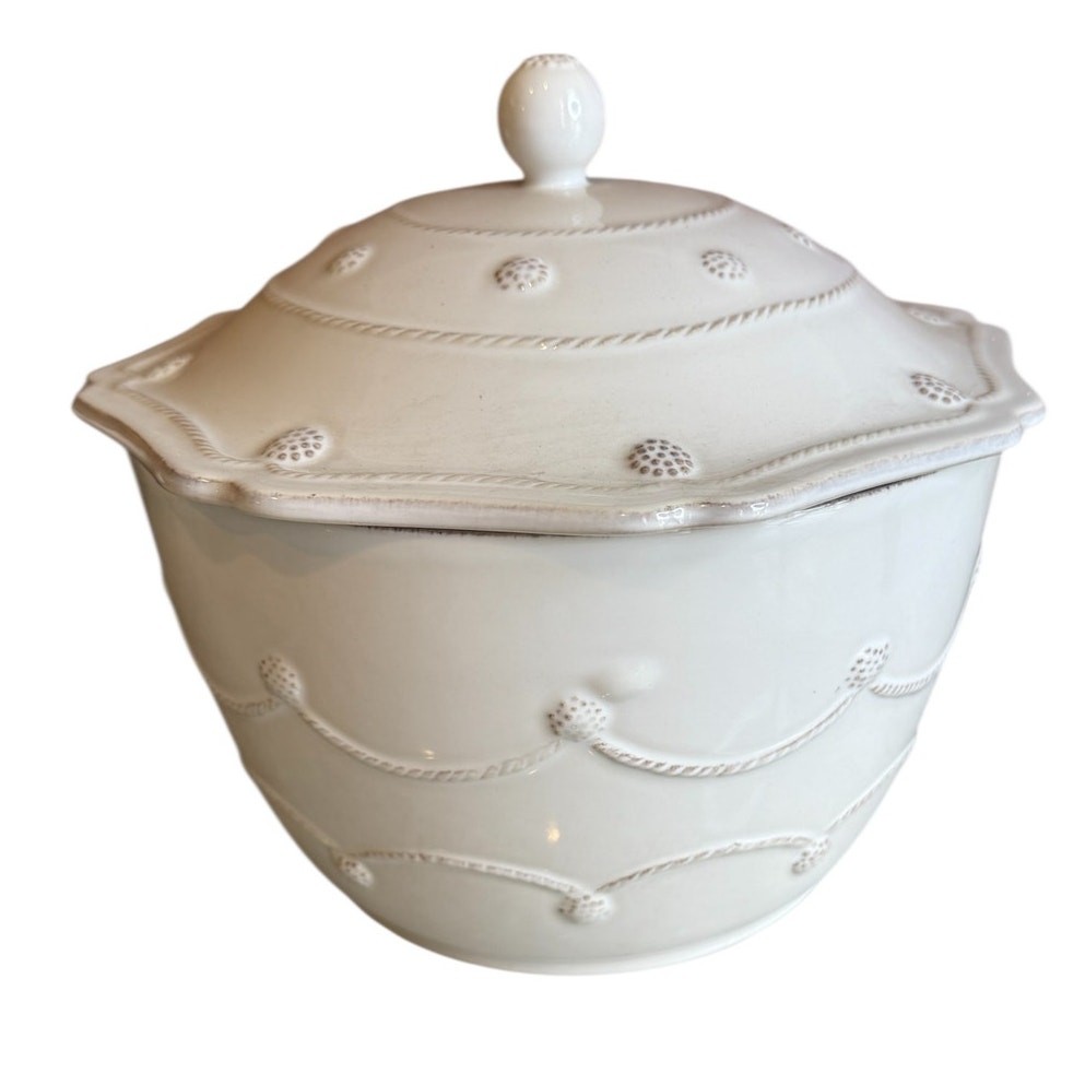 Juliska Berry & Thread Whitewash Round Covered Casserole Dish