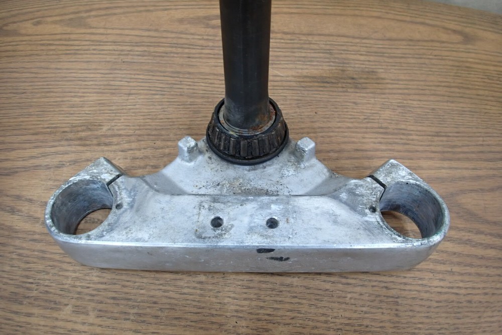SUZUKI SAVAGE LS650 TRIPLE TREE STEERING STEM