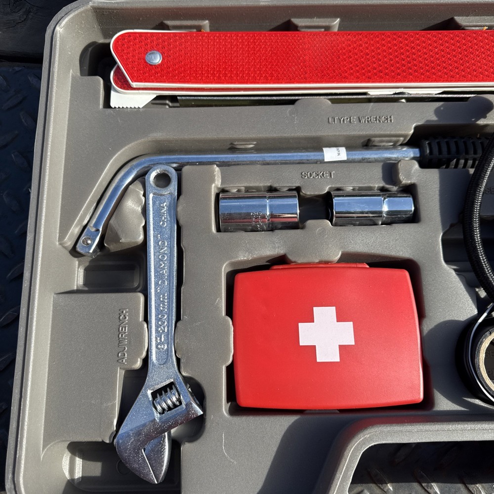 auto emergency toolkit