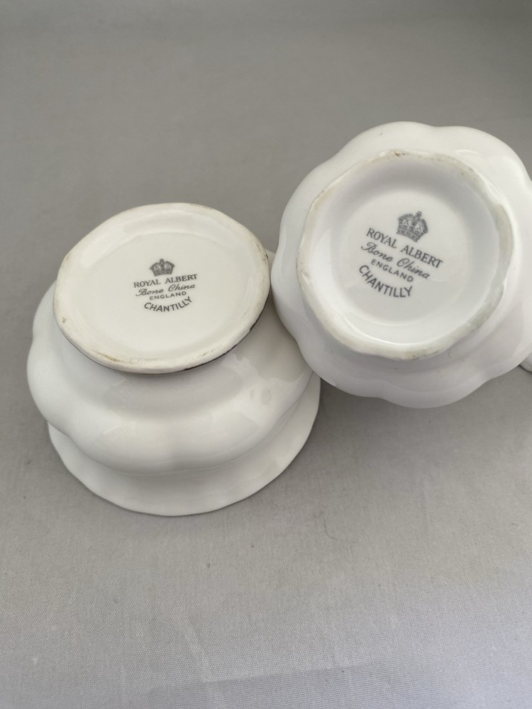 ROYAL ALBERT CHANTILLY CREAM AND OPEN SUGAR BOWL SET