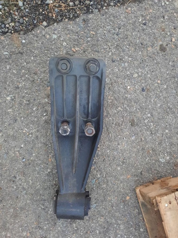For 2013 VOLVO VNL CAB MOUNT,BRACKET Right ,  WA