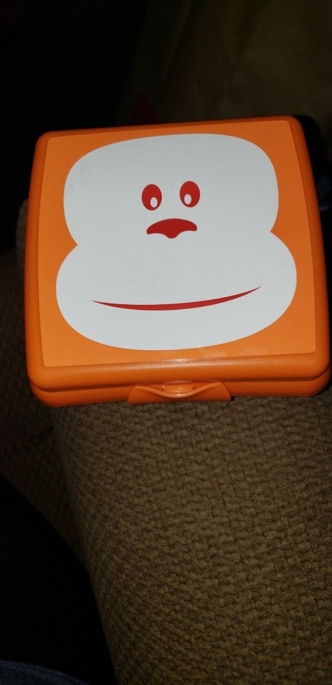 Tupperware Sandwhich Keeper  Orange Clam Shell One Piece #3752A-4