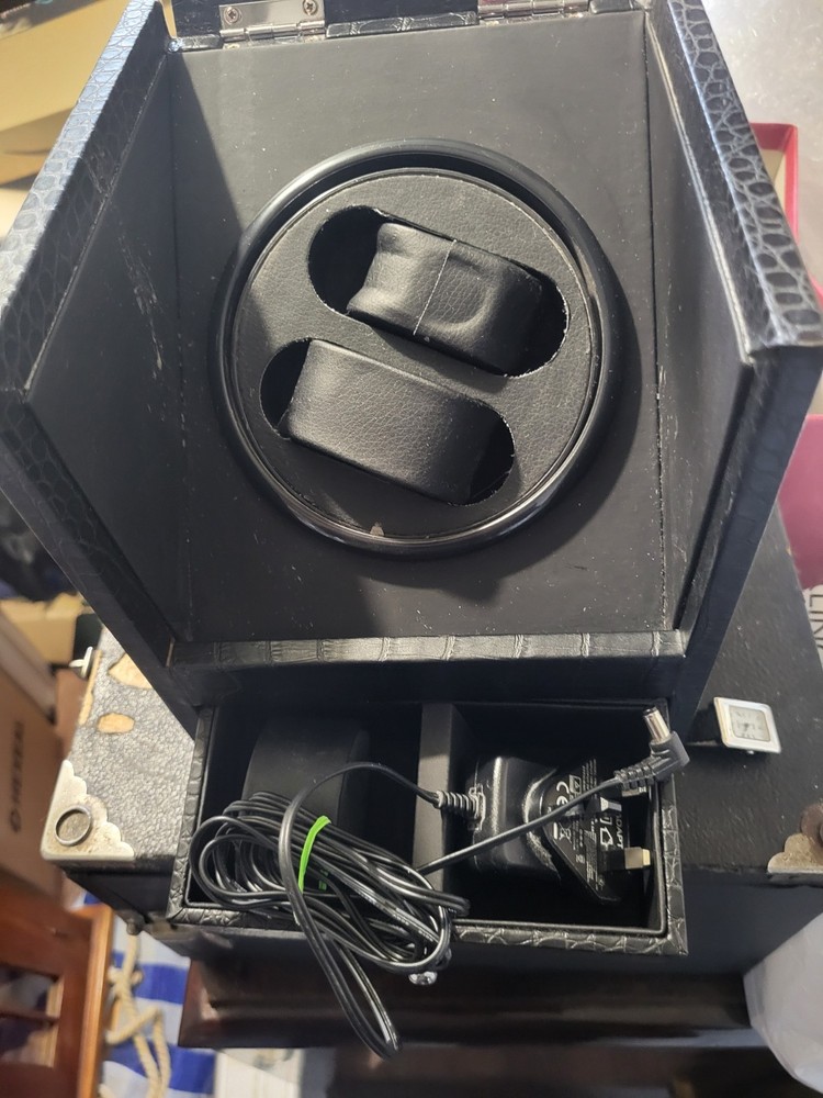 Automatic Watch Winder SND Storage Plug In and Battery Operation. Used.
