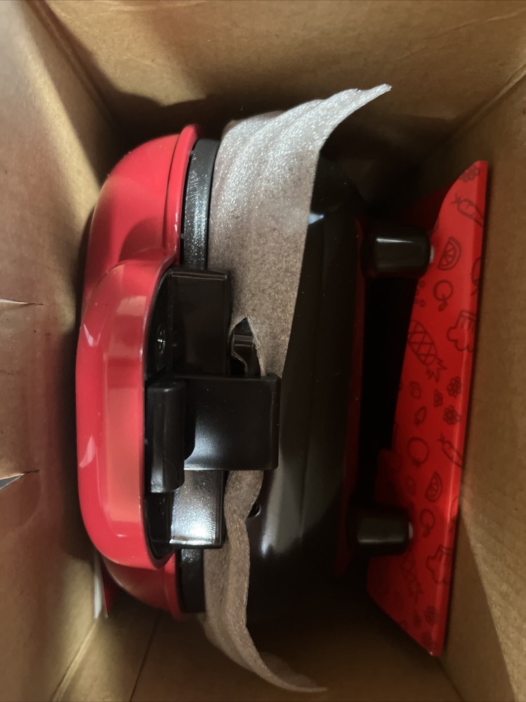 Brand New DASH Egg Bite Maker 420 Watts / 4 Silicone Molds / Red