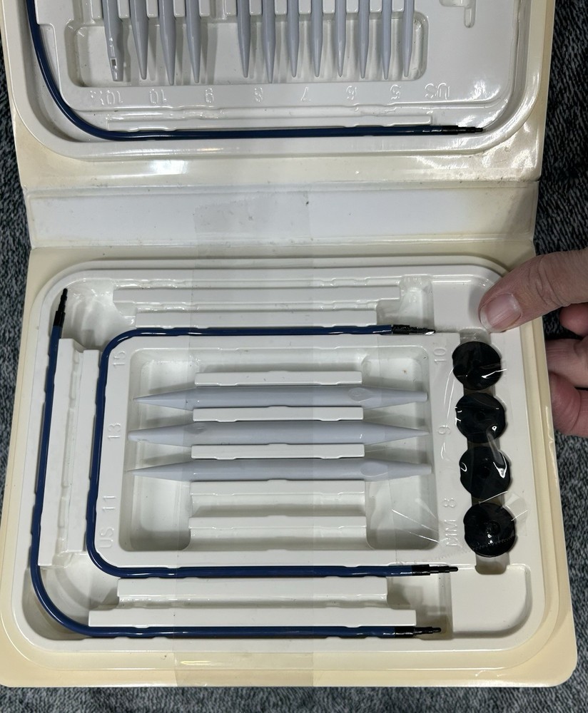 Vintage Denise Interchangeable Knitting Needles Set Blue Box ( incomplete) (E7)