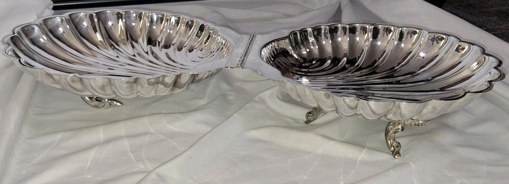 Leonard Regency Style Silver Plated Clam Shell Hinged Warmer with Swan Handle.