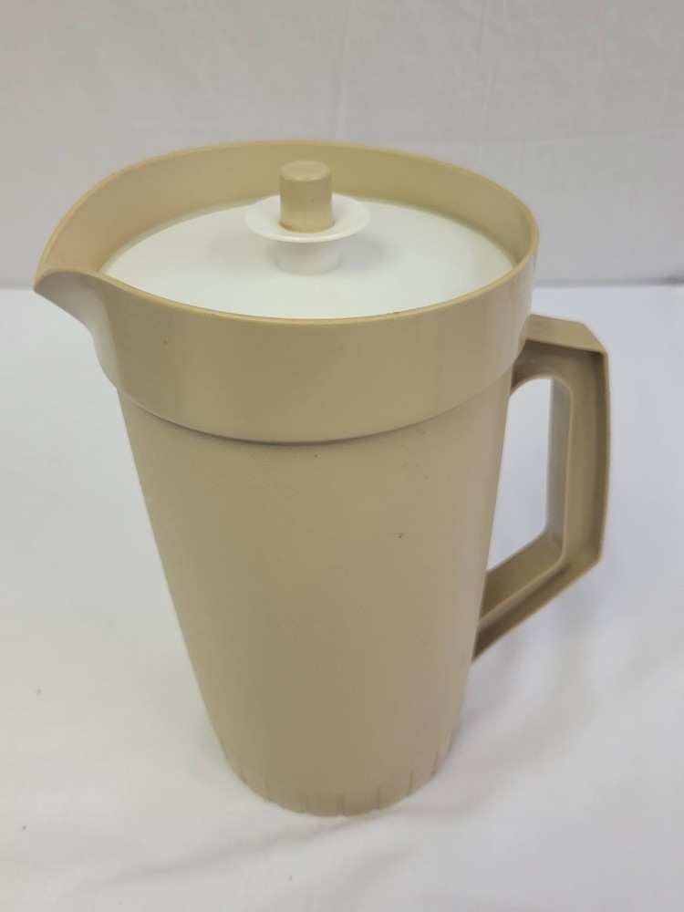 Vintage Tupperware Pitcher With Push Button Lid 2 Quart Tan/Beige ~ 800 801