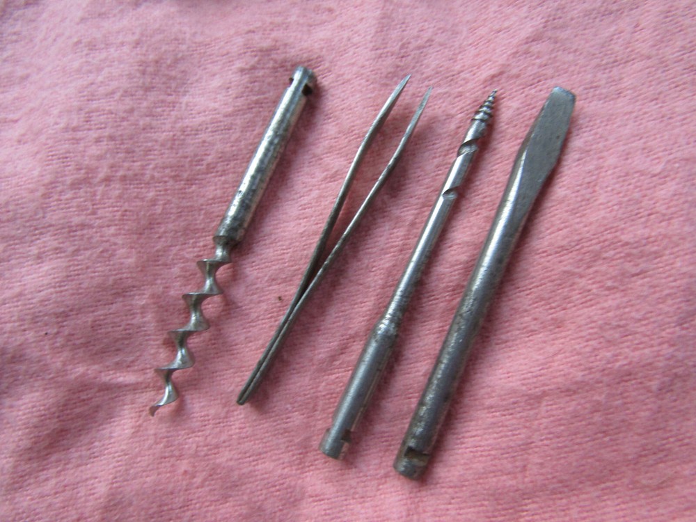 VINTAGE WWI TRENCH SOLDIER TOOL KIT