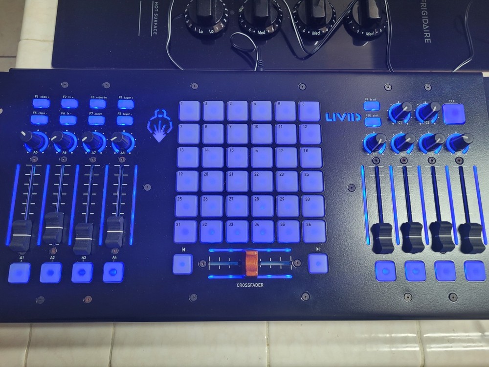 Livid Instruments Ohm Black Rackmount with Manuel & CD