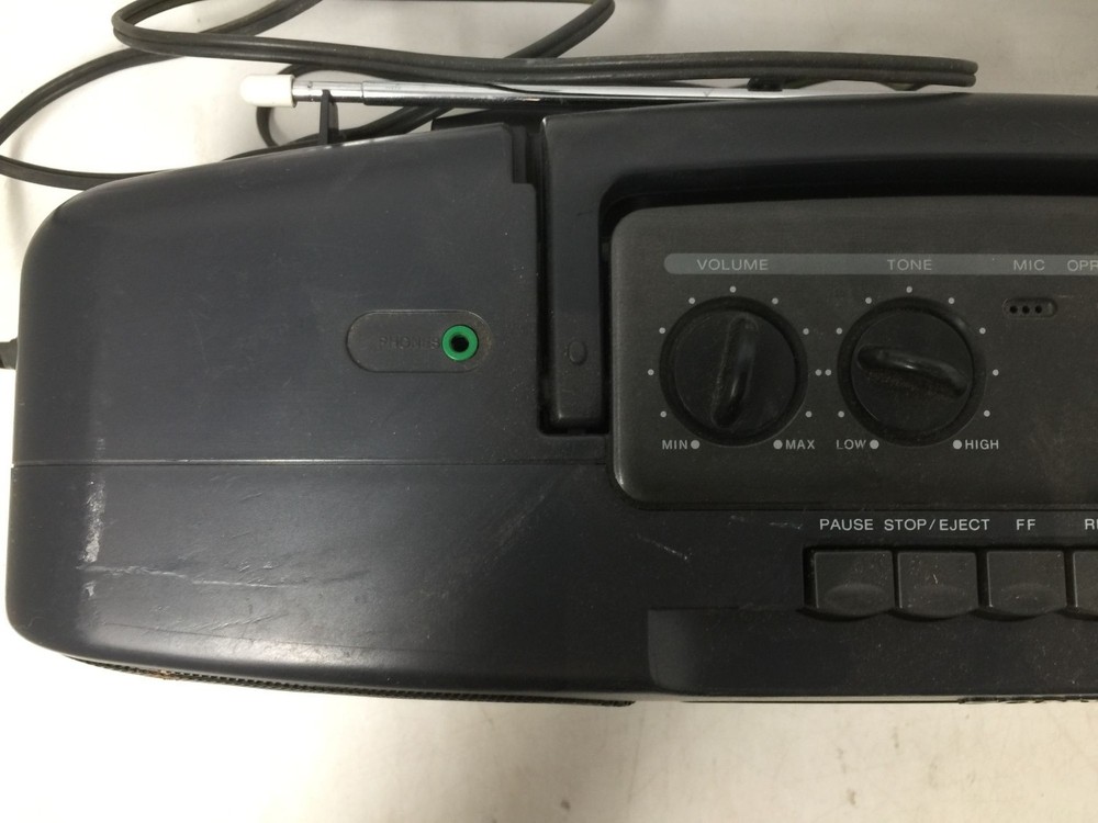 SONY 2 Way Speaker System Radio cassette corder - Powers on/Works!