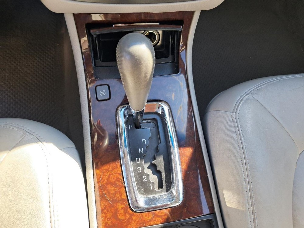 LUCERNE 2011 Glove Box 4857780