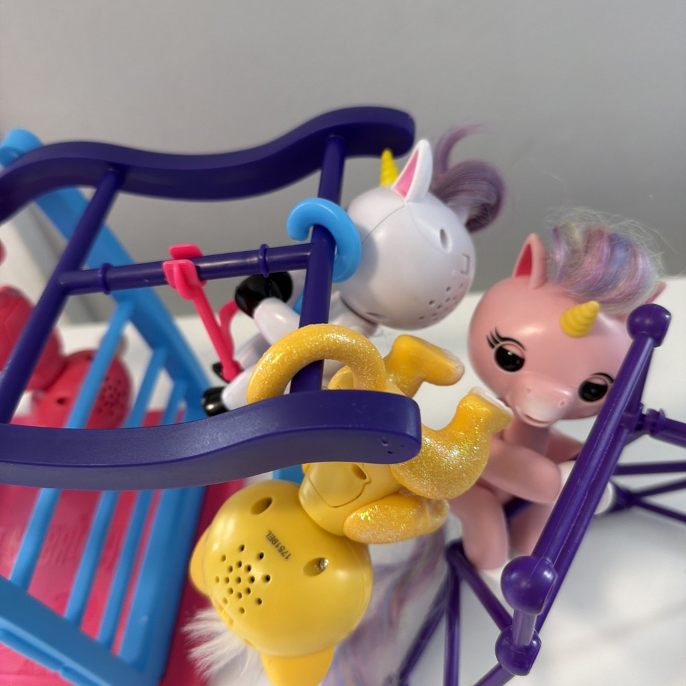 Fingerlings Monkey Bars Playset with 5 Large Working