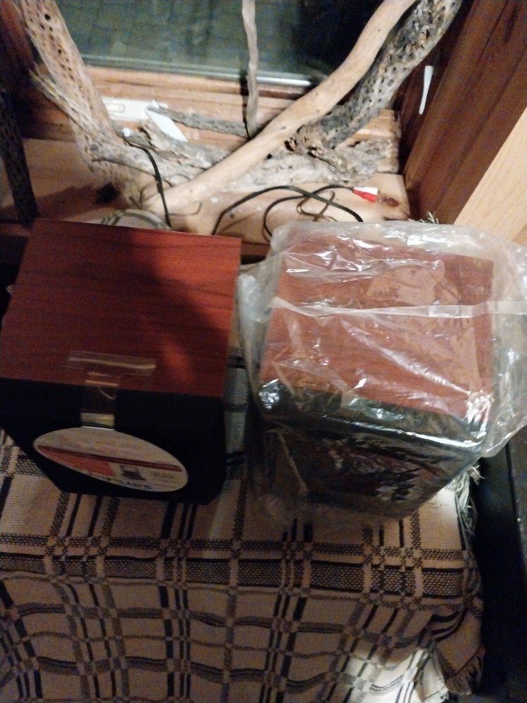 Philips MCM196D Bookshelf Speaker Pair