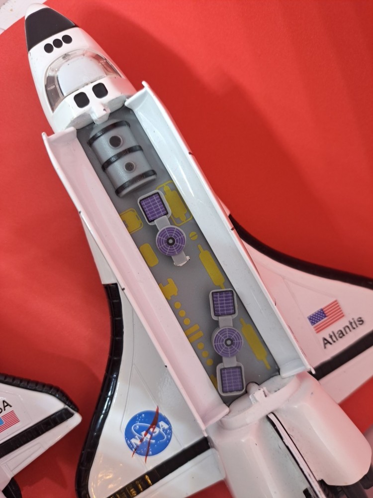 NASA Space Shuttle Atlantis Top opens Landing & Smaller Shuttle Pull-N-Go