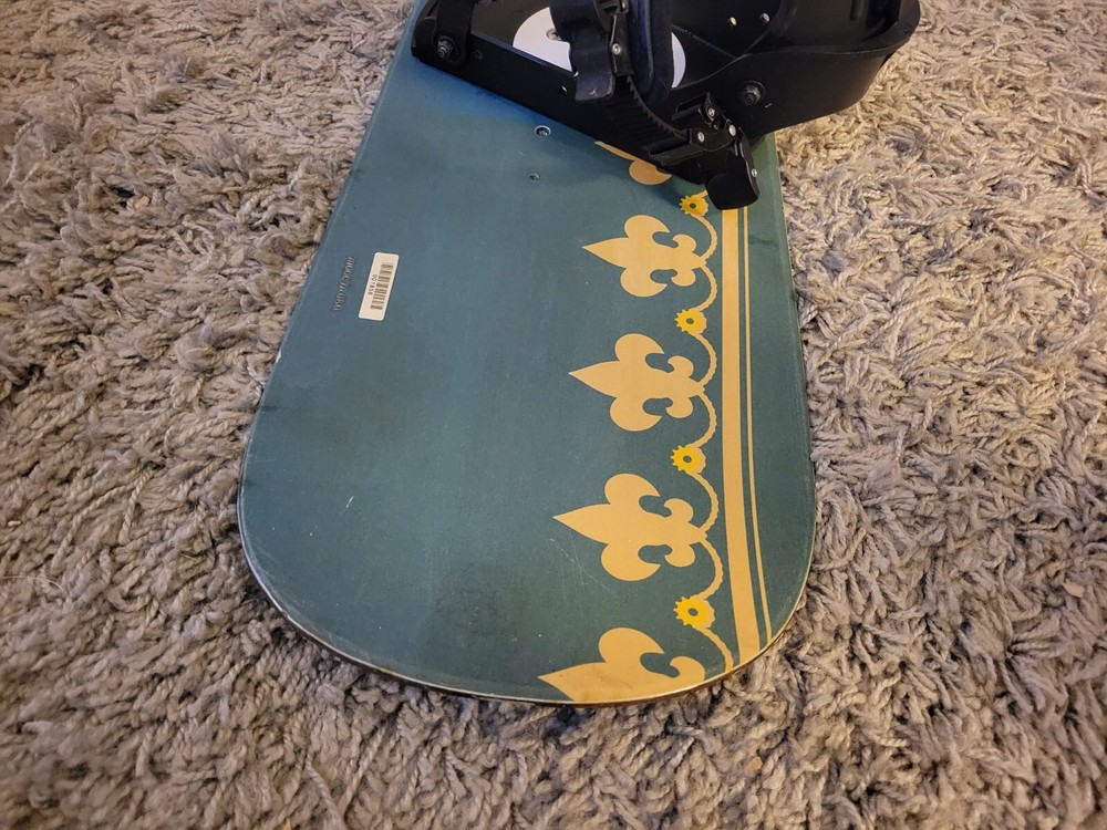 Vintage Apocalypse Snowboard 56" Spiral bindings missing 1 strap