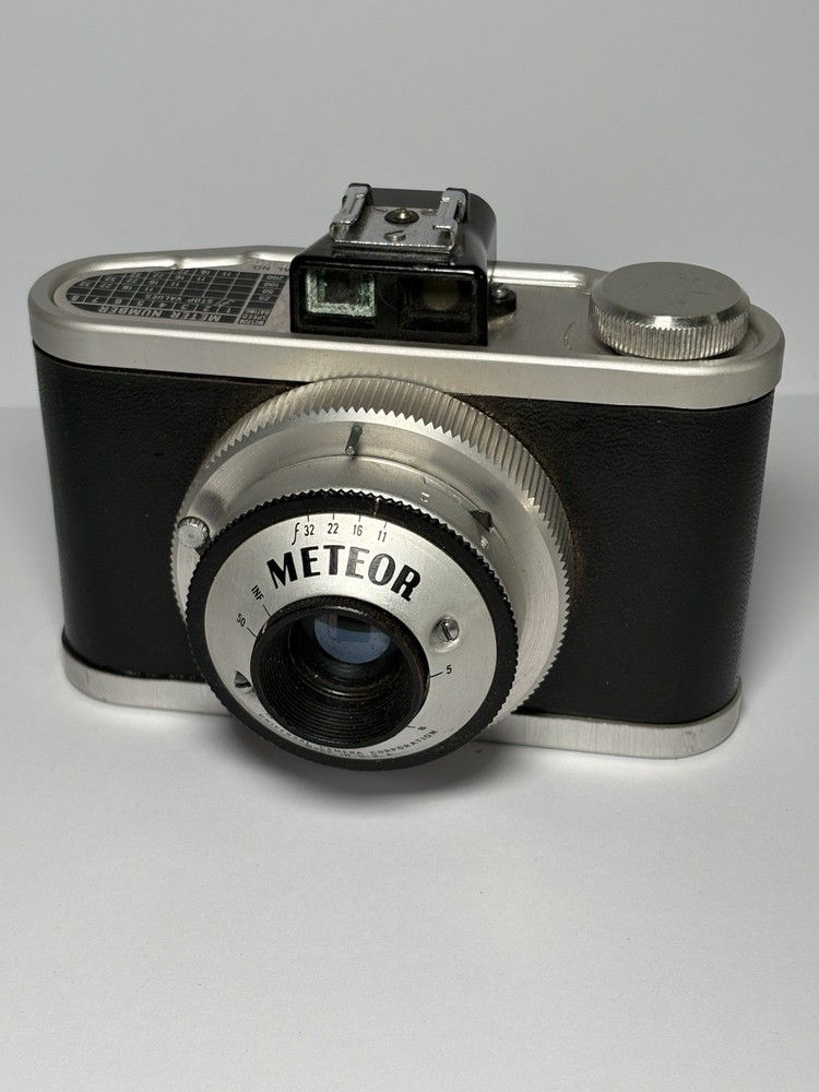 Vintage Universal Camera Corporation Meteor Camera Untested