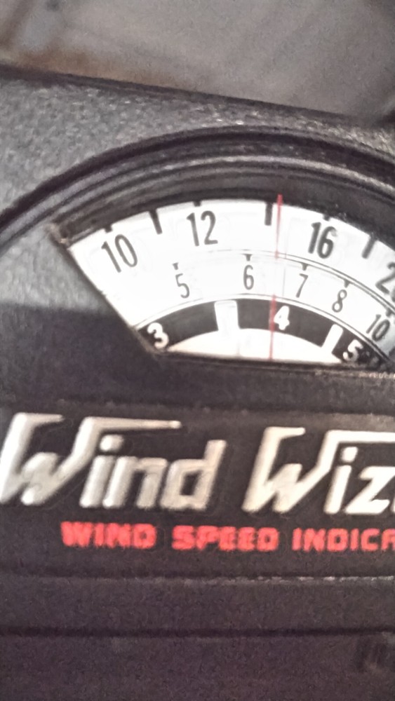 Davis "Wind Wizard" Wind Speed Indicator W/Case Very Good Condition-Works.