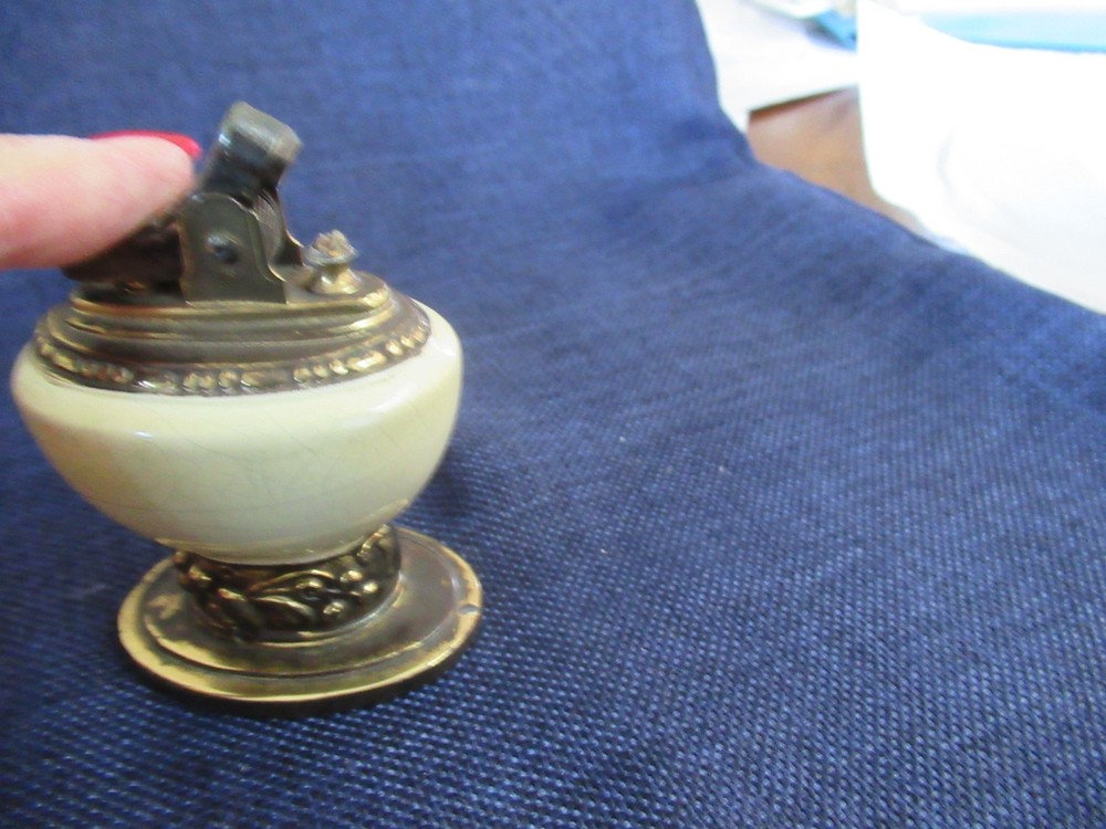 Vintage Ronson "Leona" Table & Desk Lighter