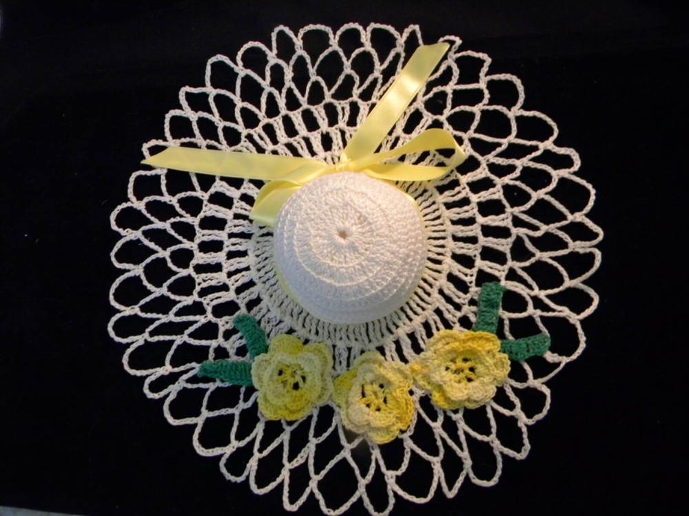 vintage crocheted pincushion hat Never Used