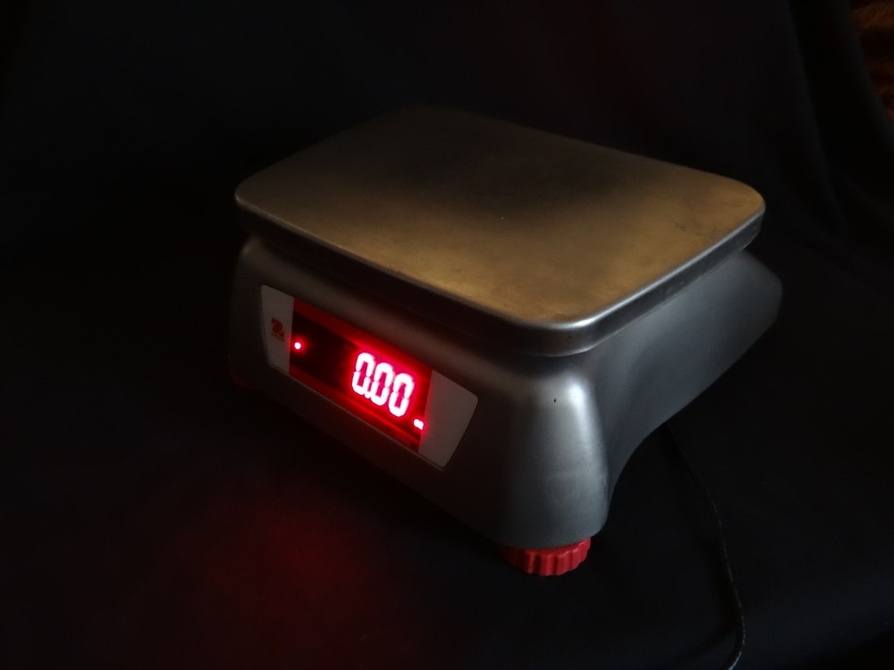 Scale - Valor 2000W Scale by Ohaus