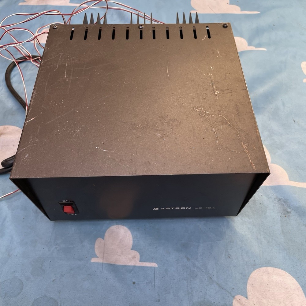 Astron LS-10A Linear Tabletop Power Supply, 28VDC, 10A Max