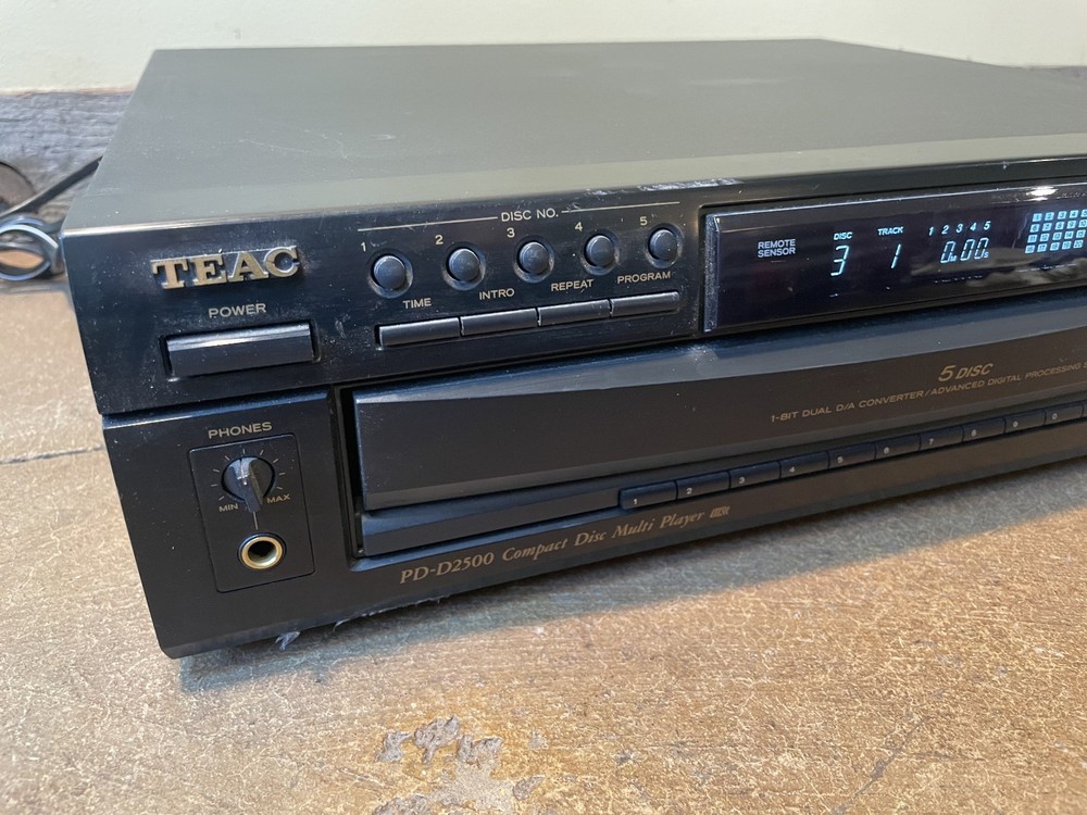 TEAC PD-D2500 5 Disc CD Carousel Changer Player No Remote - 1998 - Works!
