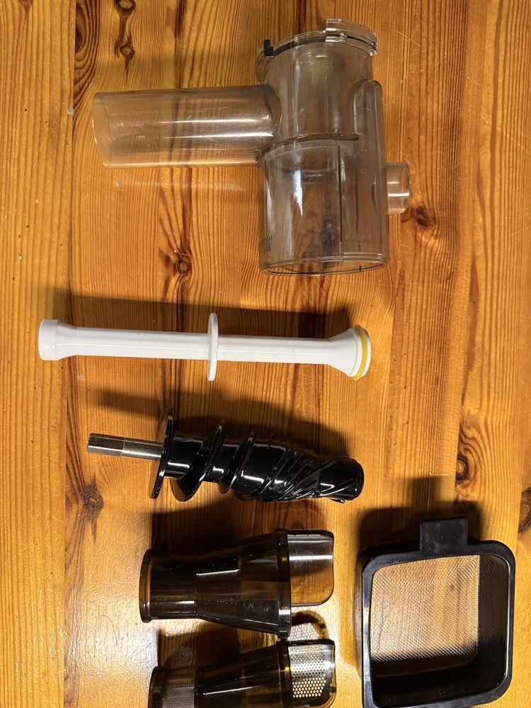 Omega Juice Extractor Juicer, Model 8005, It Works!