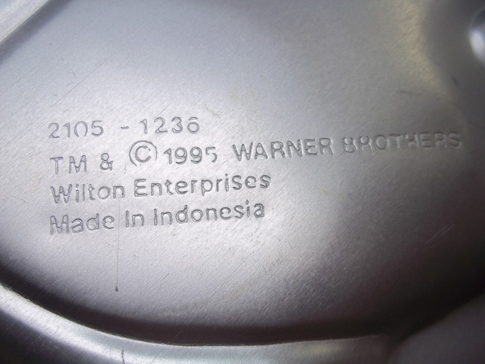 Wilton Tasmanian Devil Warner Brothers Cake Pan Mold