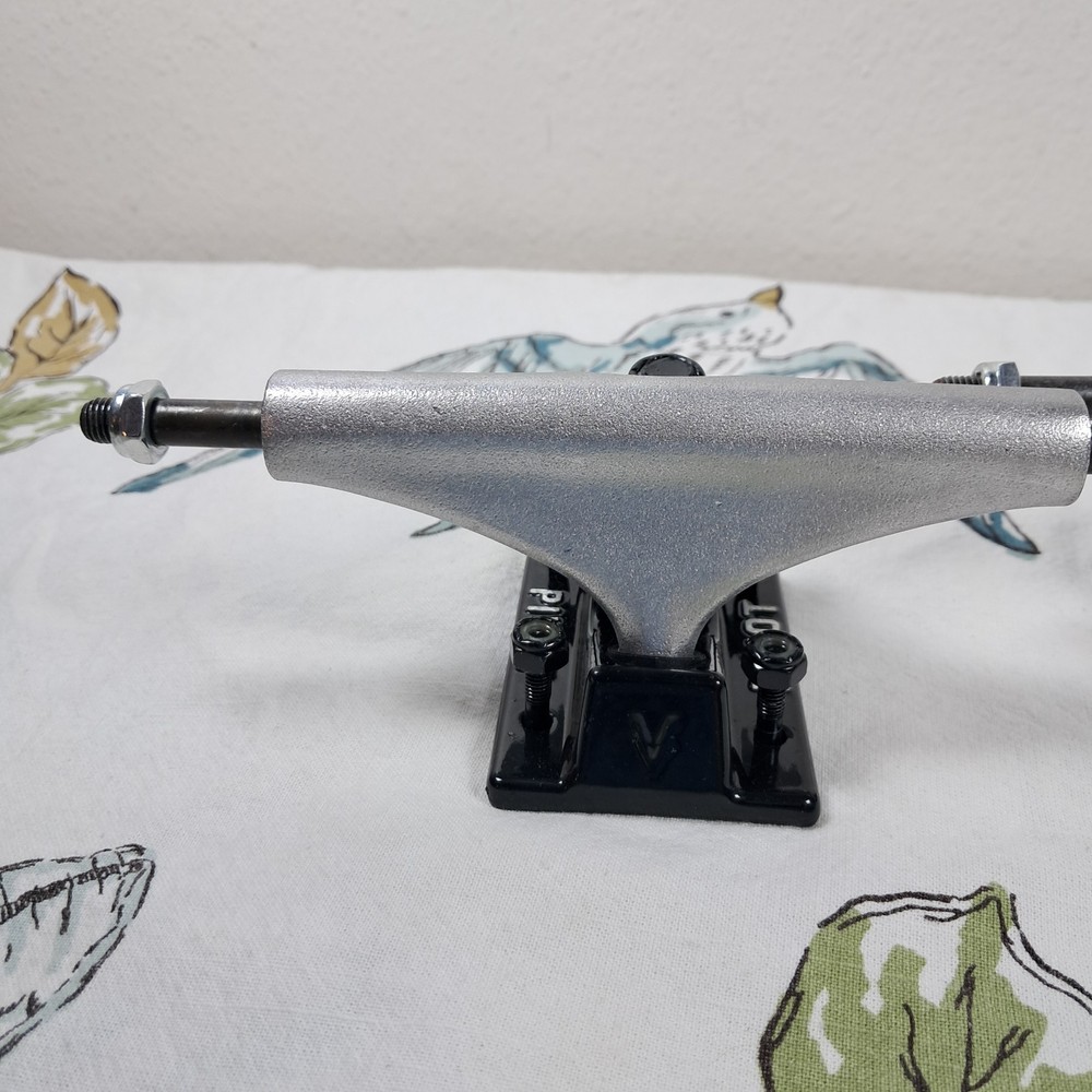 7.75" Pivot Skateboard Trucks Set With Hardware
