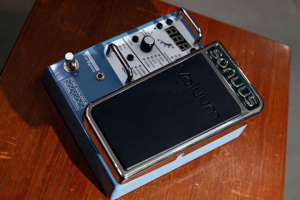 Sonuus Voluum Audio Loop Controller Used with Box and Manual