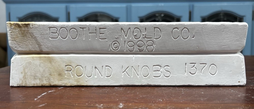Vintage 1998 Boothe Mold Co #1370 Round Knobs