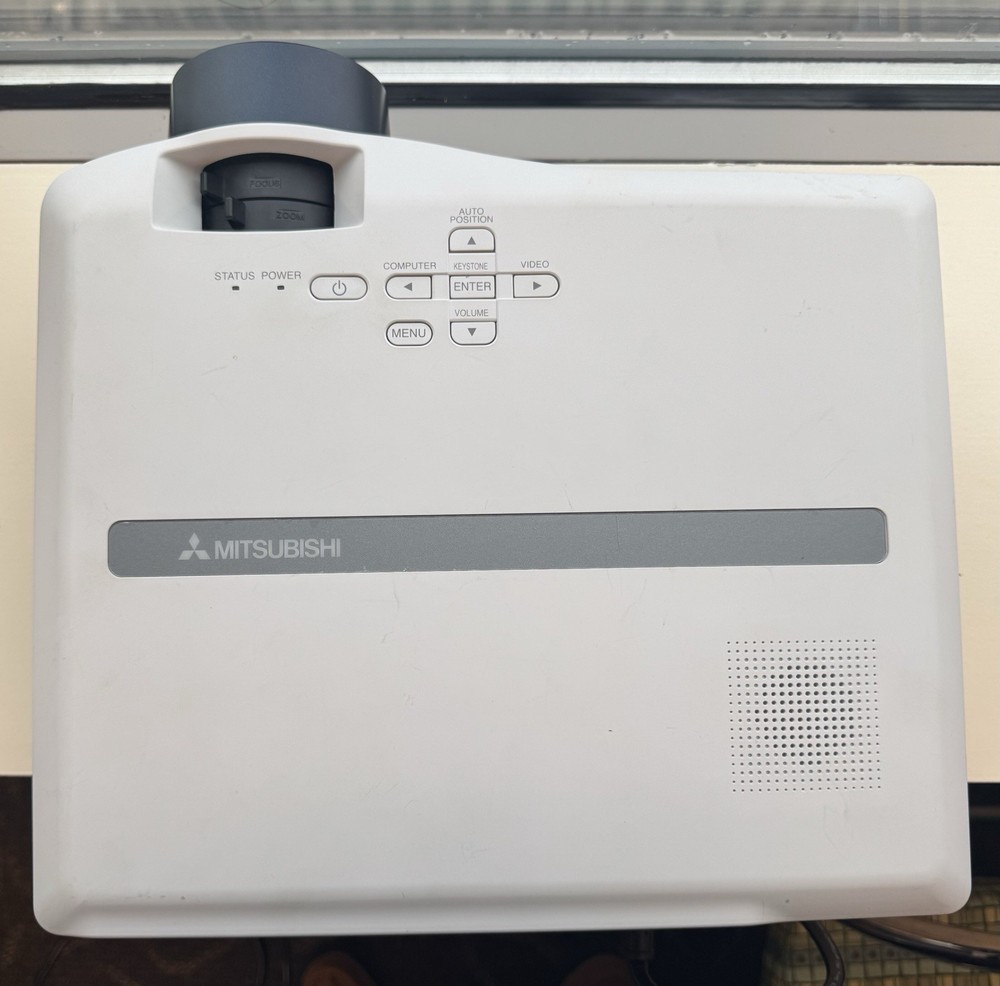 Mitsubishi Electric Projector XL550U