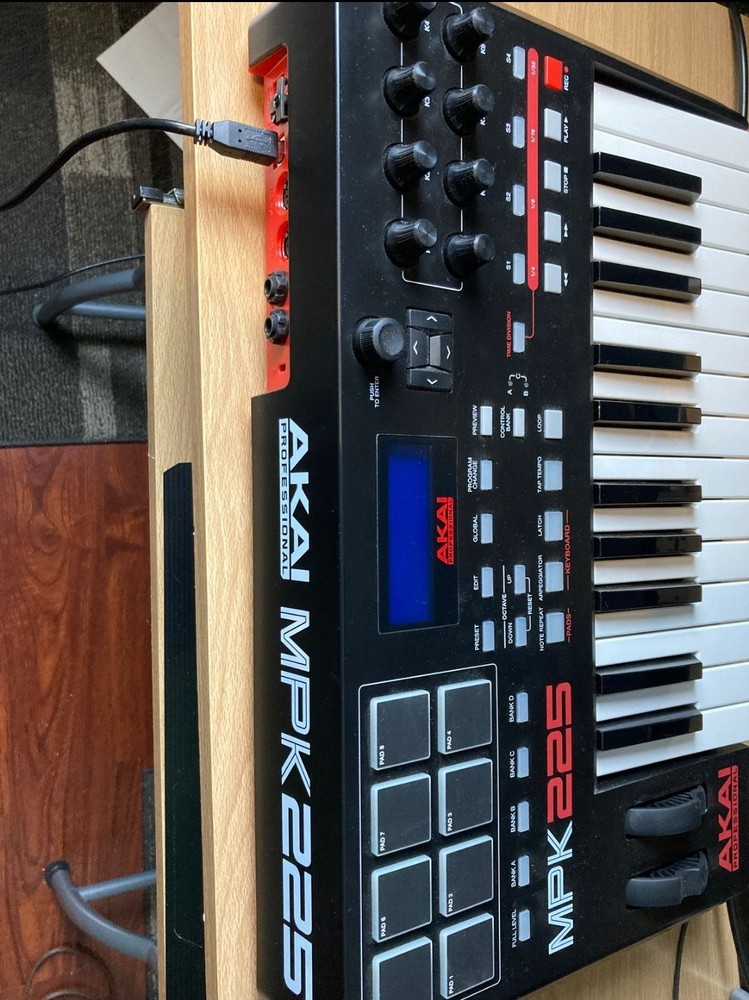 Akai MPK225 Keyboard Controller