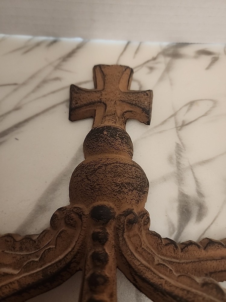 Cast Iron Rust Crown 12" Hanging Wall Decoration